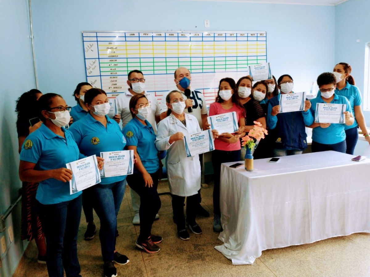 EDWILSON NEGREIROS: Presidente da Câmara entrega moções a servidores da USF Renato Medeiros