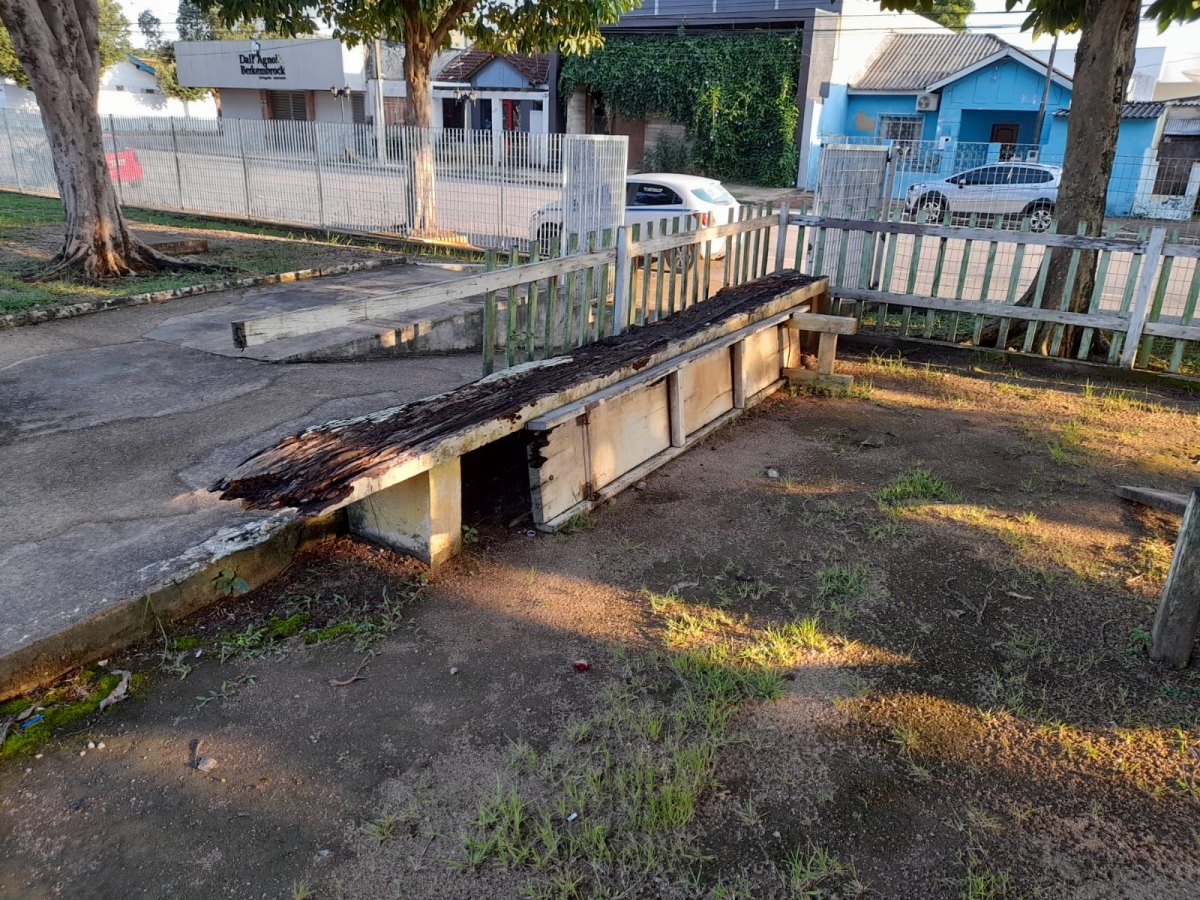 DESPREZO: Deroche segue abandonado e coloca saúde de frequentadores em risco