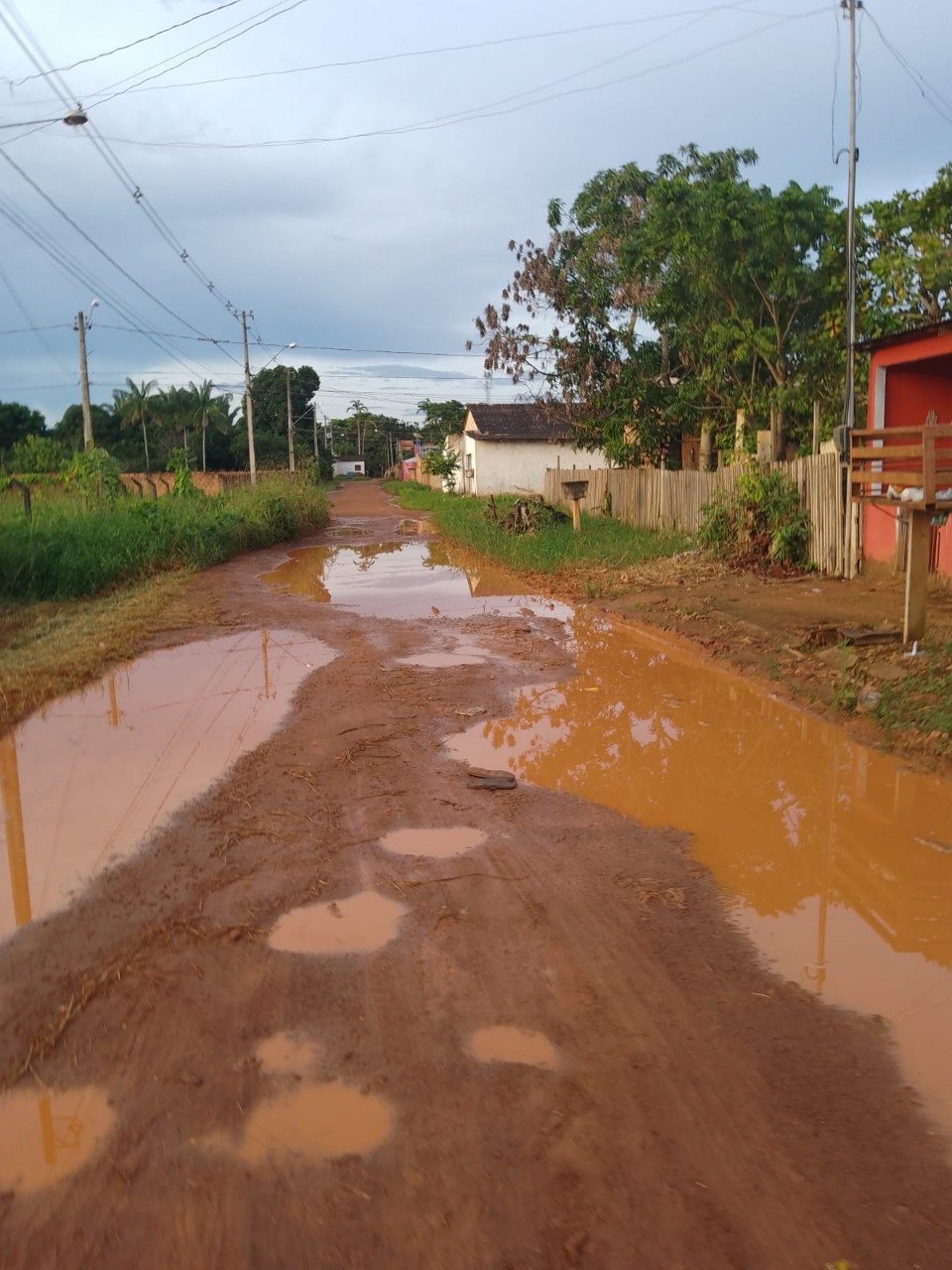 EDWILSON NEGREIROS: Prefeitura encascalha 25 ruas do Bairro Maringá após pedido de vereador 