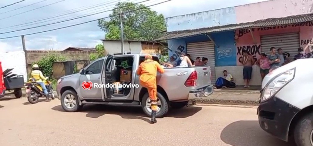 AO VIVO: Ambulância do SAMU faz resgate de motoqueiro que bateu em Hilux 