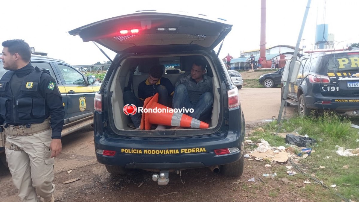 ASSISTA: Quadrilha foge da polícia e carro cai dentro do rio Madeira