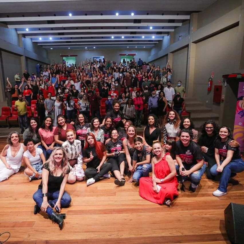 HOMENAGEM: Fórum Popular de Mulheres recebe Voto de Louvor da ALE