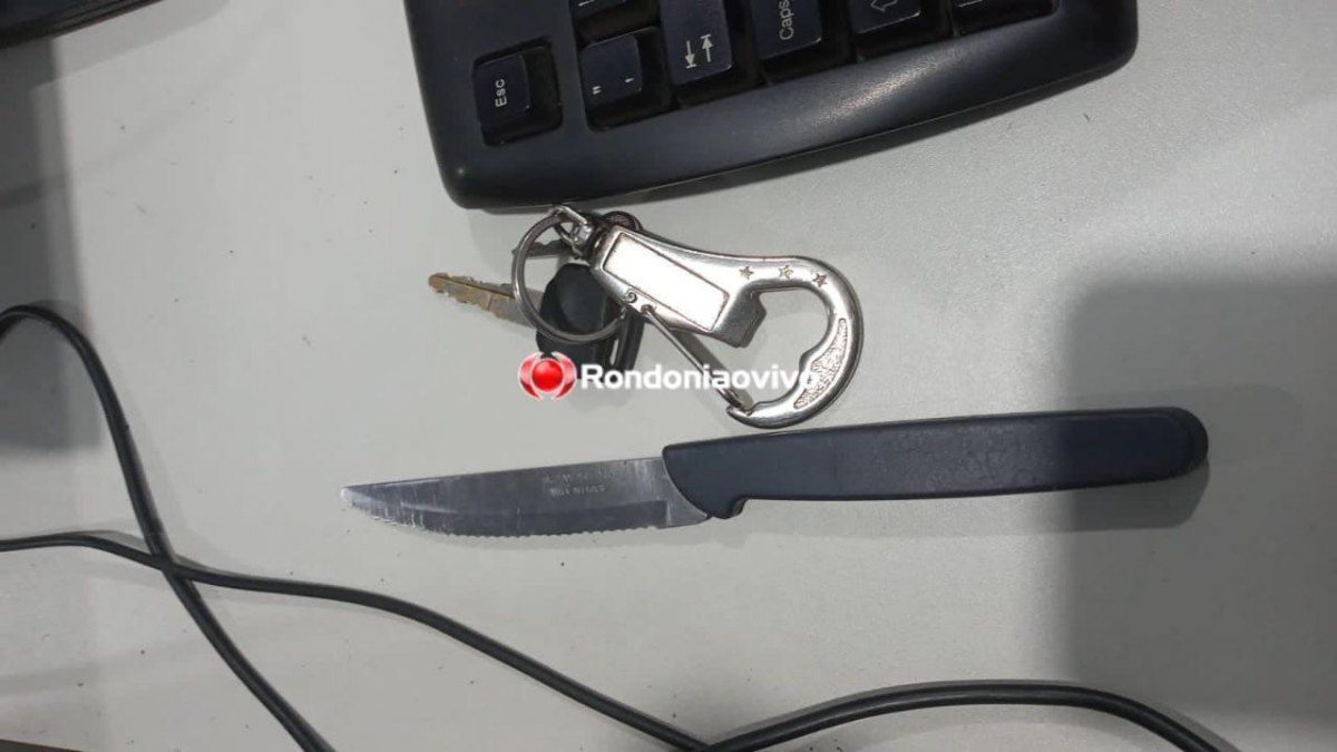 FORA DE ROTA: Apenado é flagrado com moto roubada e faca na cintura