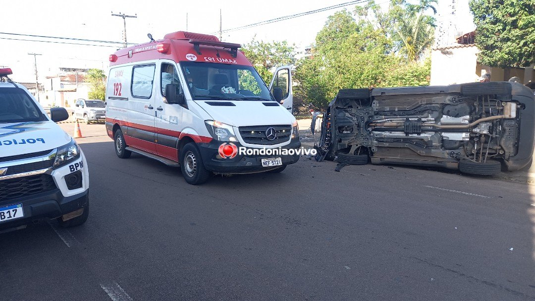 VÍDEO: Jeep com duas crianças capota após avançar preferencial