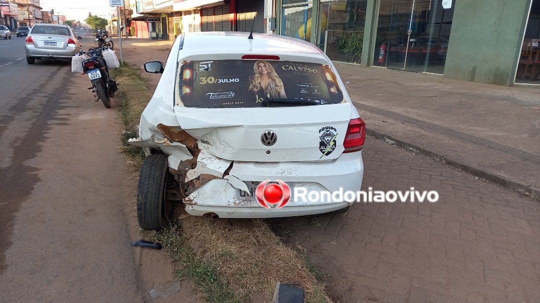 'VOU TELEFONAR': Motorista bate em carro parado e tenta fugir correndo na frente da PM