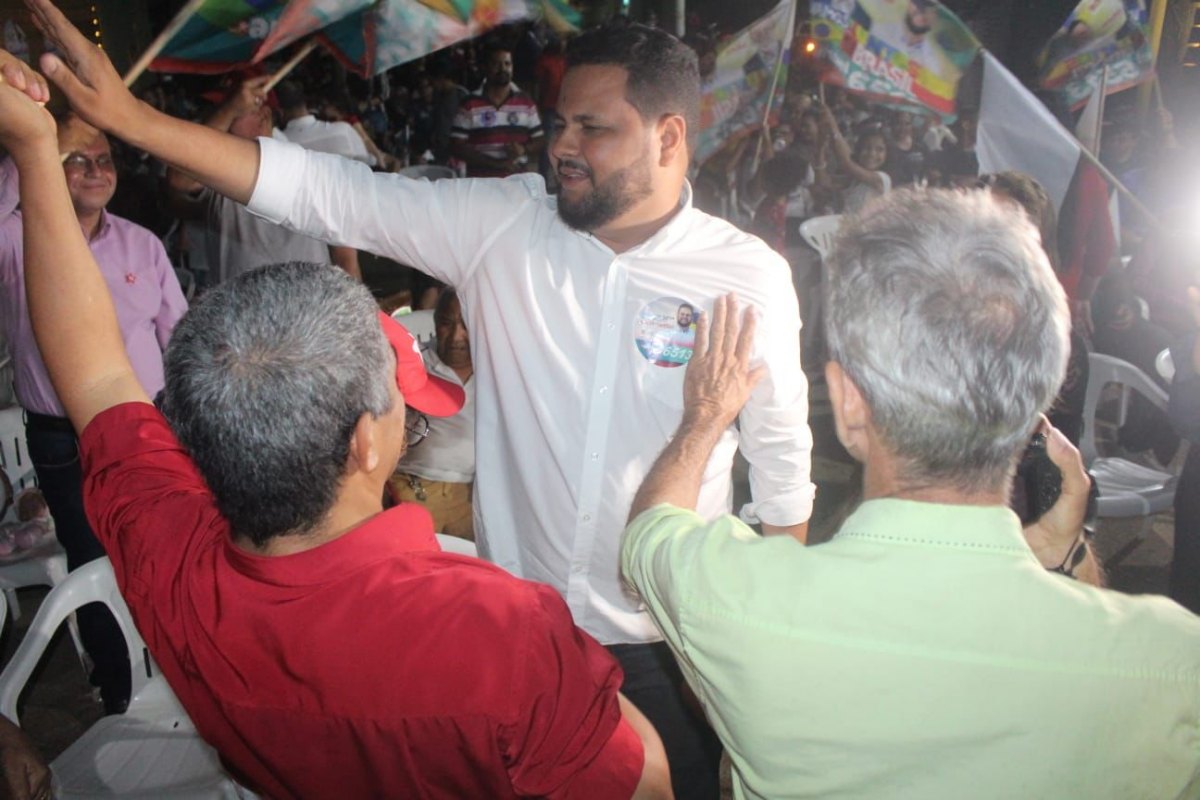 ELEIÇÕES : 'Um pé na luta e o outro no parlamento' é o slogam de Samuel Costa