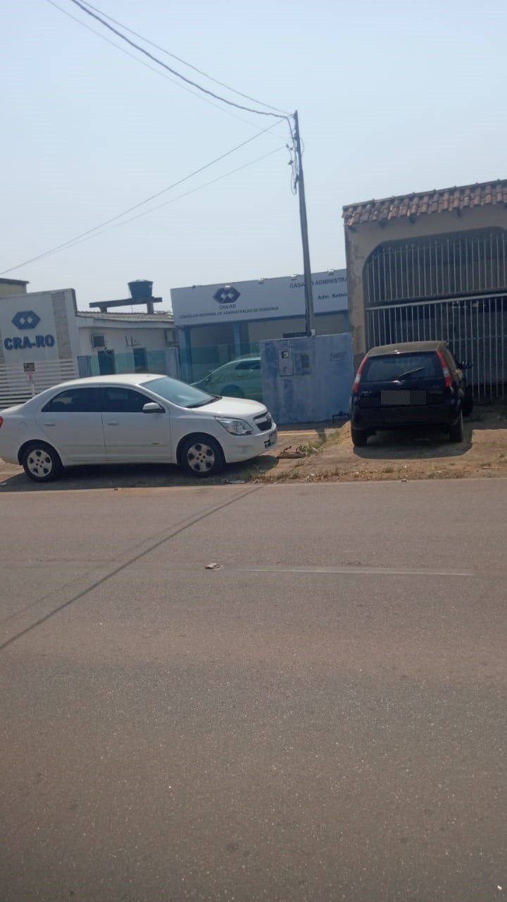 12 ANOS: Moradores denunciam casa abandonada no centro da capital 