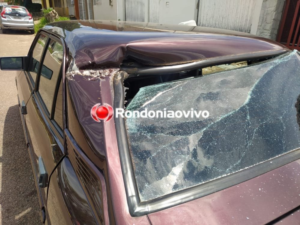 VEJA VÍDEO: Trator bate em carro de colecionador e funcionário da prefeitura foge