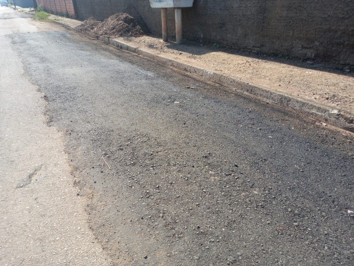 MÁRCIA SOCORRISTA: Semob realiza tapa buracos em rua do Bairro Lagoinha a pedido de vereadora