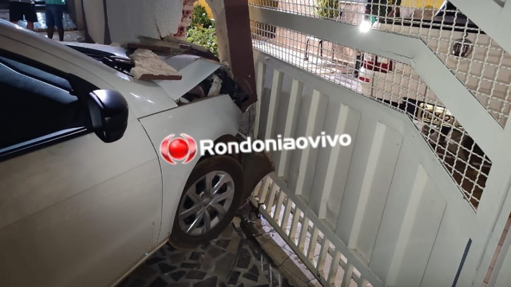 SEM CONTROLE: Tio empresta carro para sobrinho de 15 anos que provoca destruição em residência