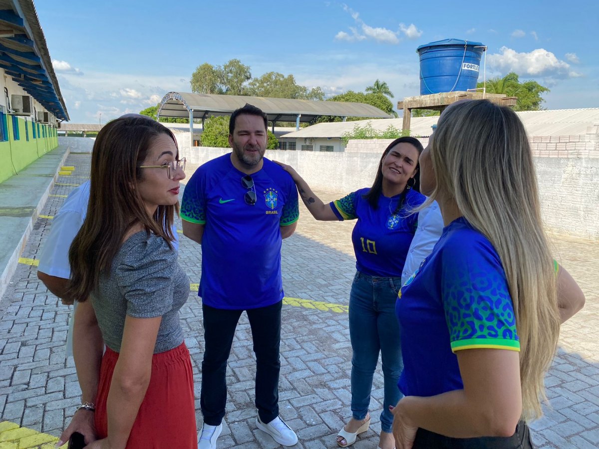 COMODIDADE: Alex Redano garante estacionamento para escola em Ariquemes