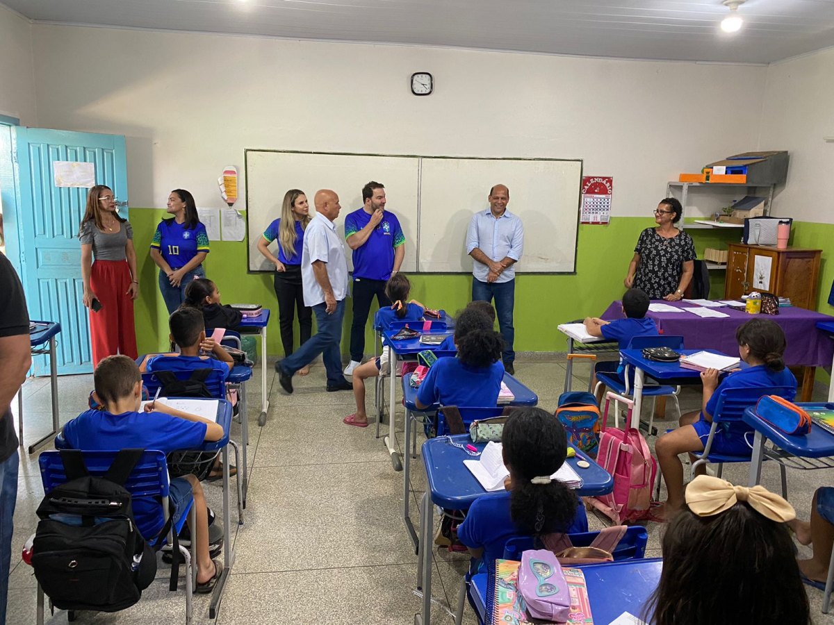 COMODIDADE: Alex Redano garante estacionamento para escola em Ariquemes