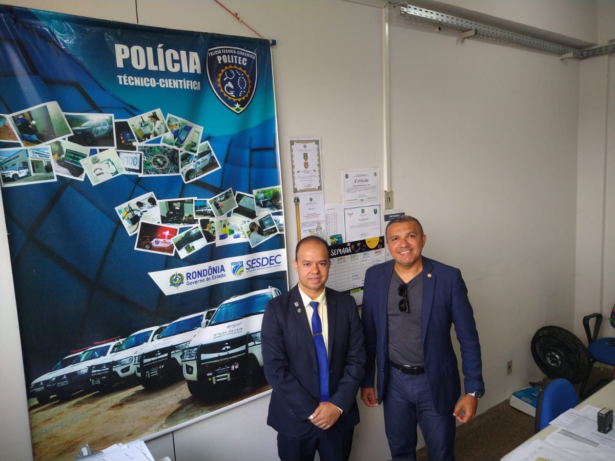 EMENDA: Dep. Alex Silva entrega equipamentos para a Polícia Técnico-Científica de RO
