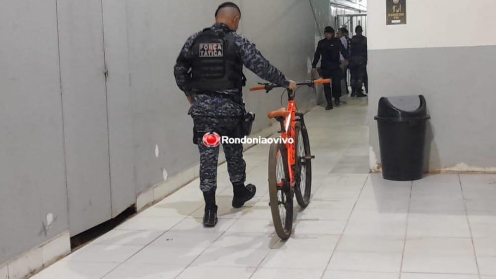 MORAR MELHOR: Apenado e adolescente assaltam e são pegos com arma e moto roubada 