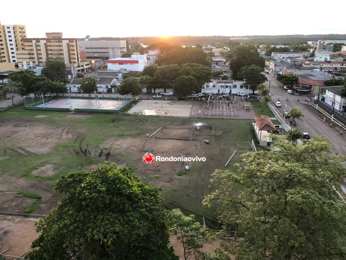 DESTRUÍDO: Campo de futebol da 17ª Brigada, na capital, está em estado precário 