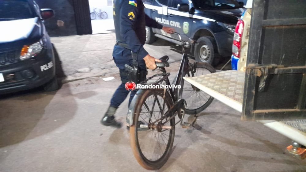 ABORDAGEM: Polícia faz buscas por assaltantes e dupla é flagrada armada em bicicleta