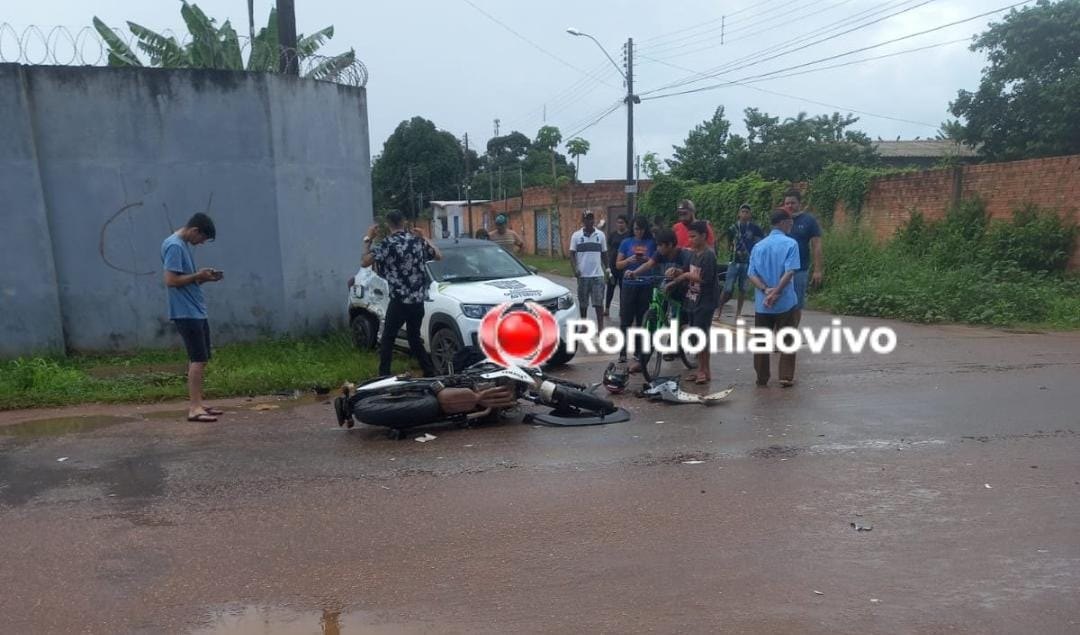 GRAVE COLISÃO: Moto de alta cilindrada e carro de aplicativo se chocam em cruzamento 