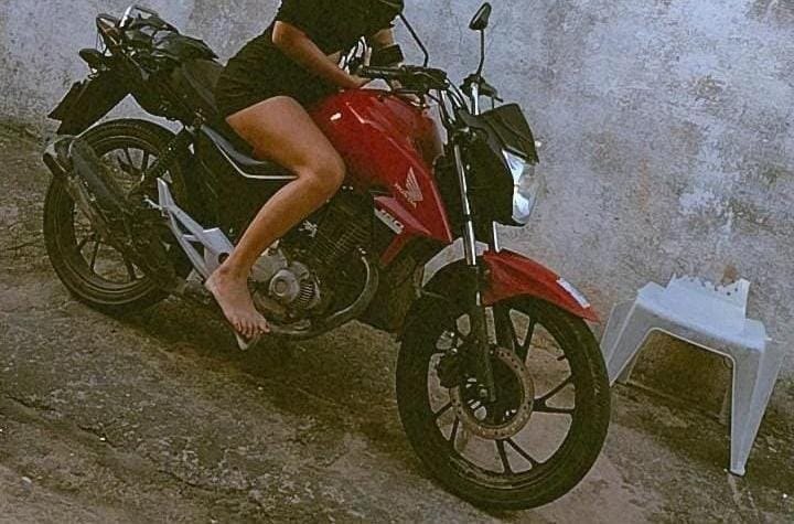 VEJA O VÍDEO: Câmera de segurança mostra ladrão furtando motocicleta na capital 