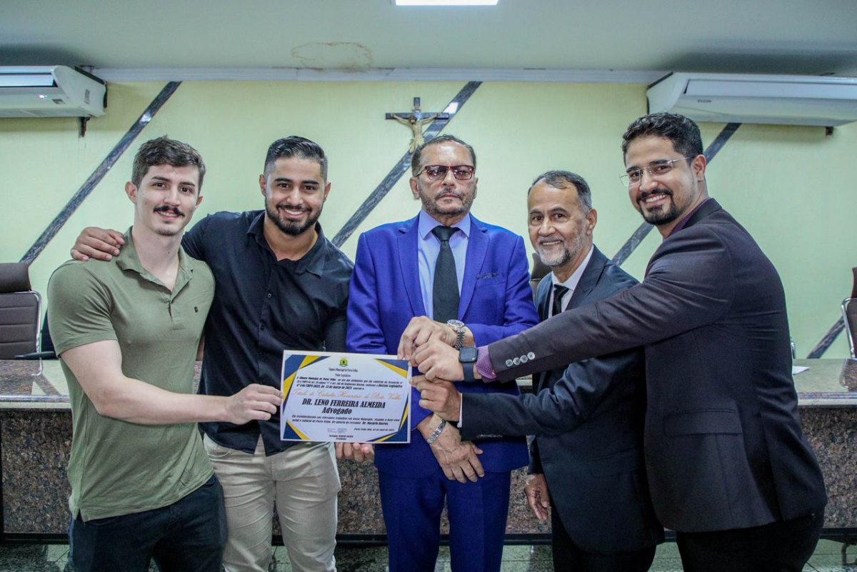 HOMENAGEM: Vereador Dr Macário concede título de cidadão honorário