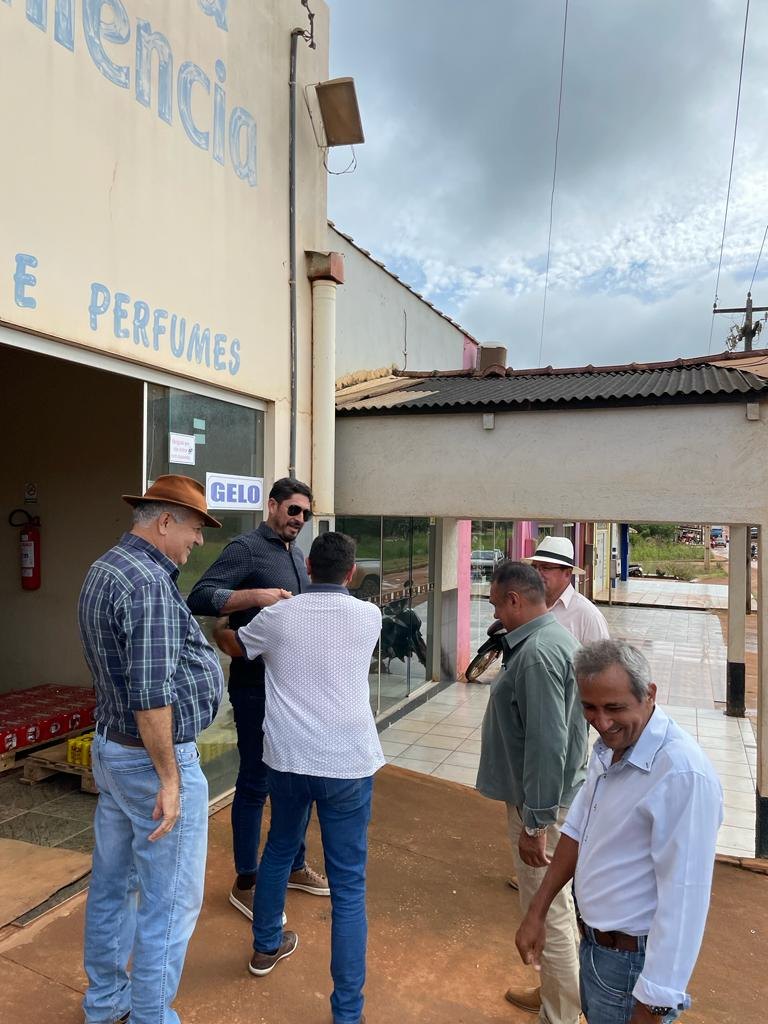 DEMANDAS: Marcio Pacele visita distritos para fiscalizar obra e escutar a população