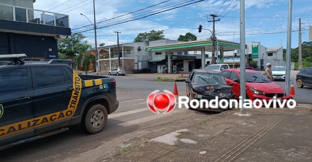 IMPRUDÊNCIA: Grave batida entre carros é registrada após motorista fazer conversão proibida 
