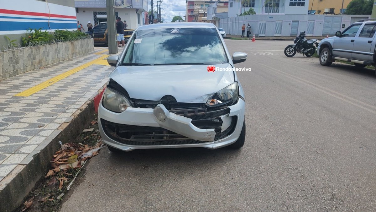 ASSISTA: Carro de aplicativo capota após batida envolvendo três veículos