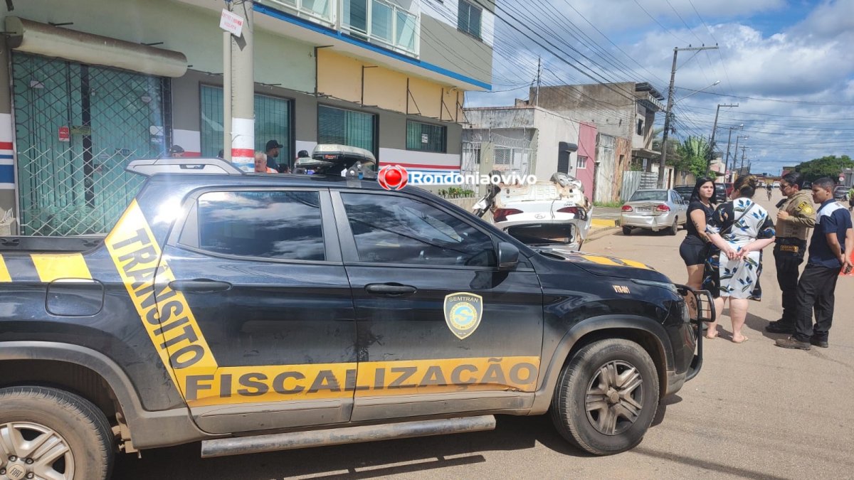 ASSISTA: Carro de aplicativo capota após batida envolvendo três veículos