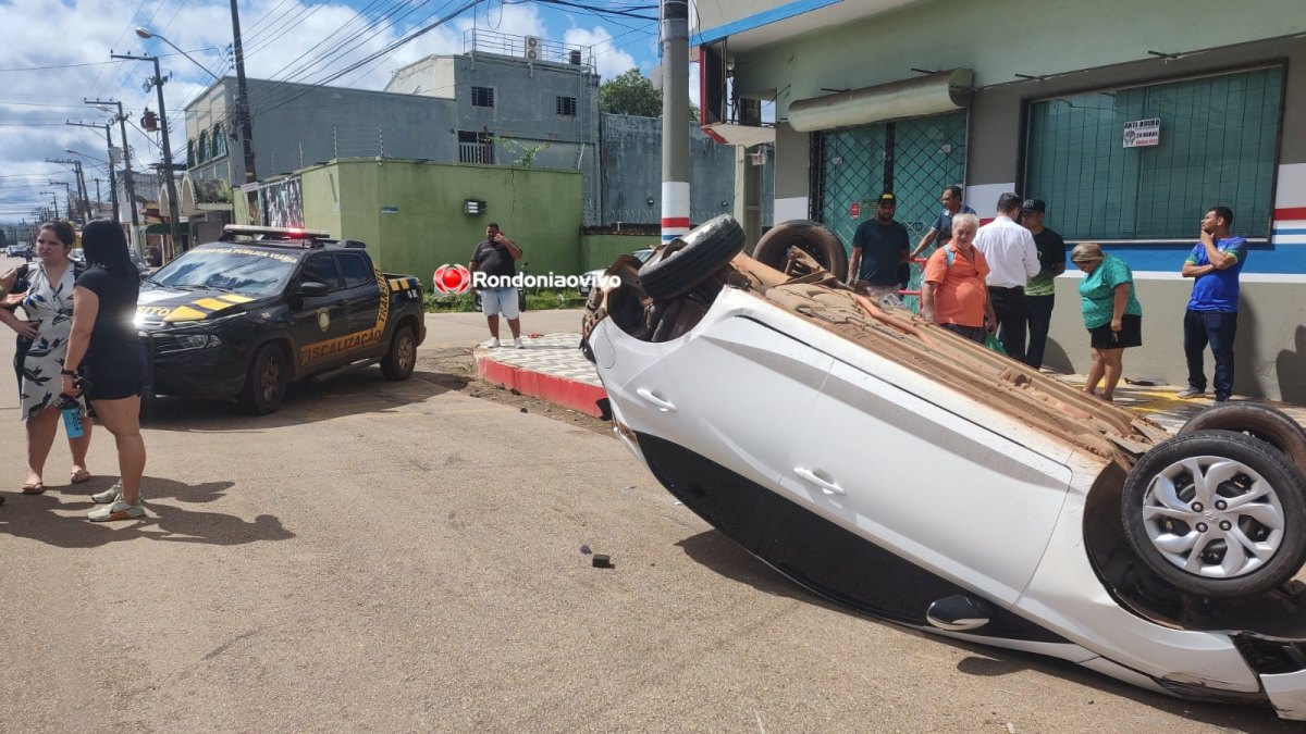 ASSISTA: Carro de aplicativo capota após batida envolvendo três veículos