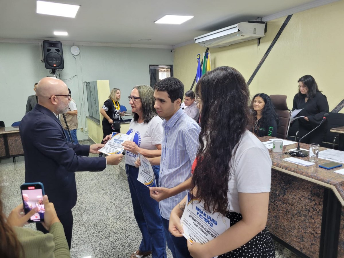 CAUSA ANIMAL: Protetores Voluntários recebem moção de aplausos na Câmara de PVH