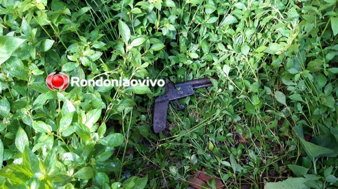 DUPLA DO GOL: Criminoso baleado tentou atropelar policiais e derrubou muro de casa