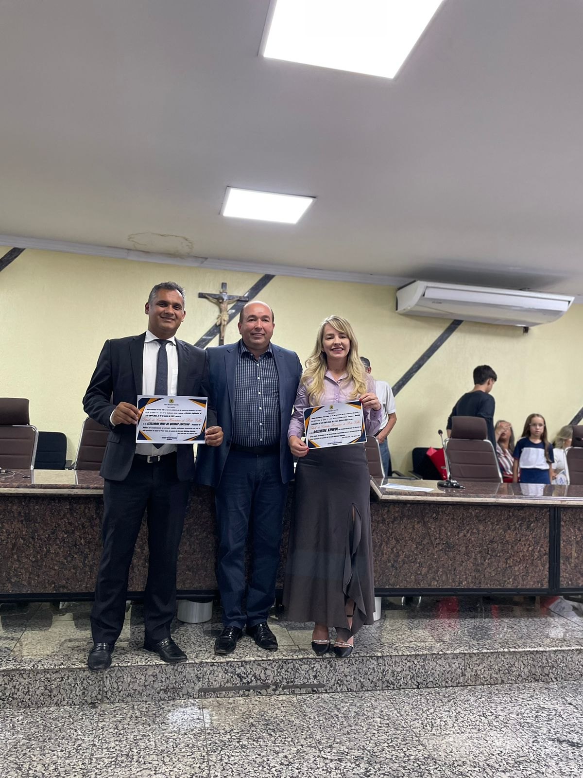 EDWILSON NEGREIROS: A pedido do vereador Câmara entrega títulos de Cidadão Honorário 