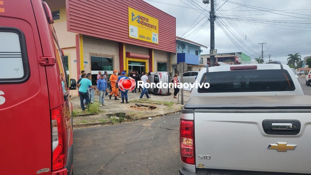 CAPOTAMENTO: Motorista de aplicativo avança cruzamento e causa grave acidente
