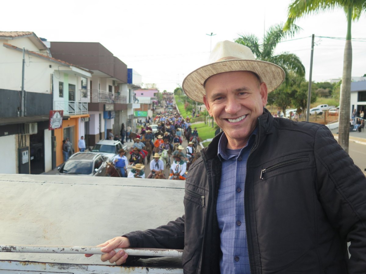 35° EDIÇÃO: Cavalgada de abertura da Expocol parou Colorado do Oeste