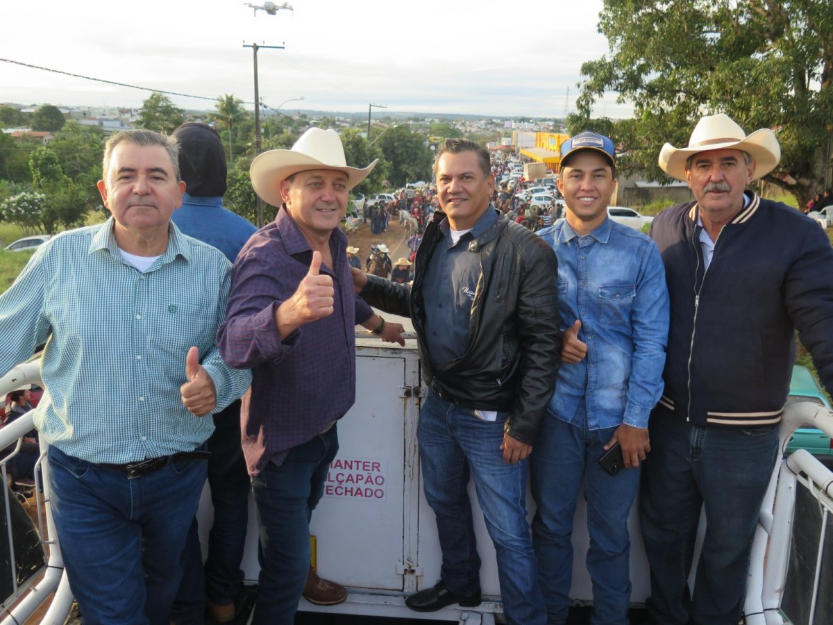35° EDIÇÃO: Cavalgada de abertura da Expocol parou Colorado do Oeste