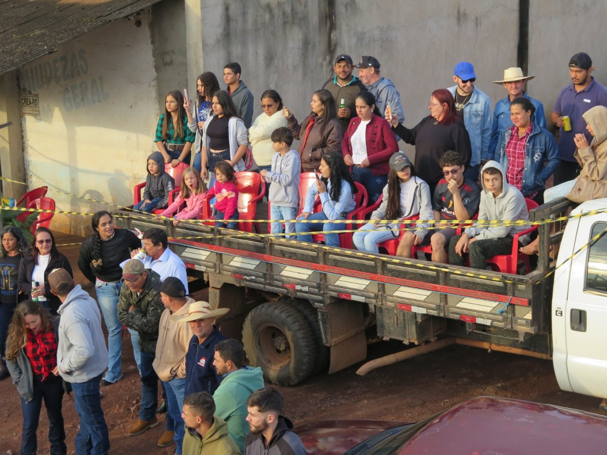 35° EDIÇÃO: Cavalgada de abertura da Expocol parou Colorado do Oeste