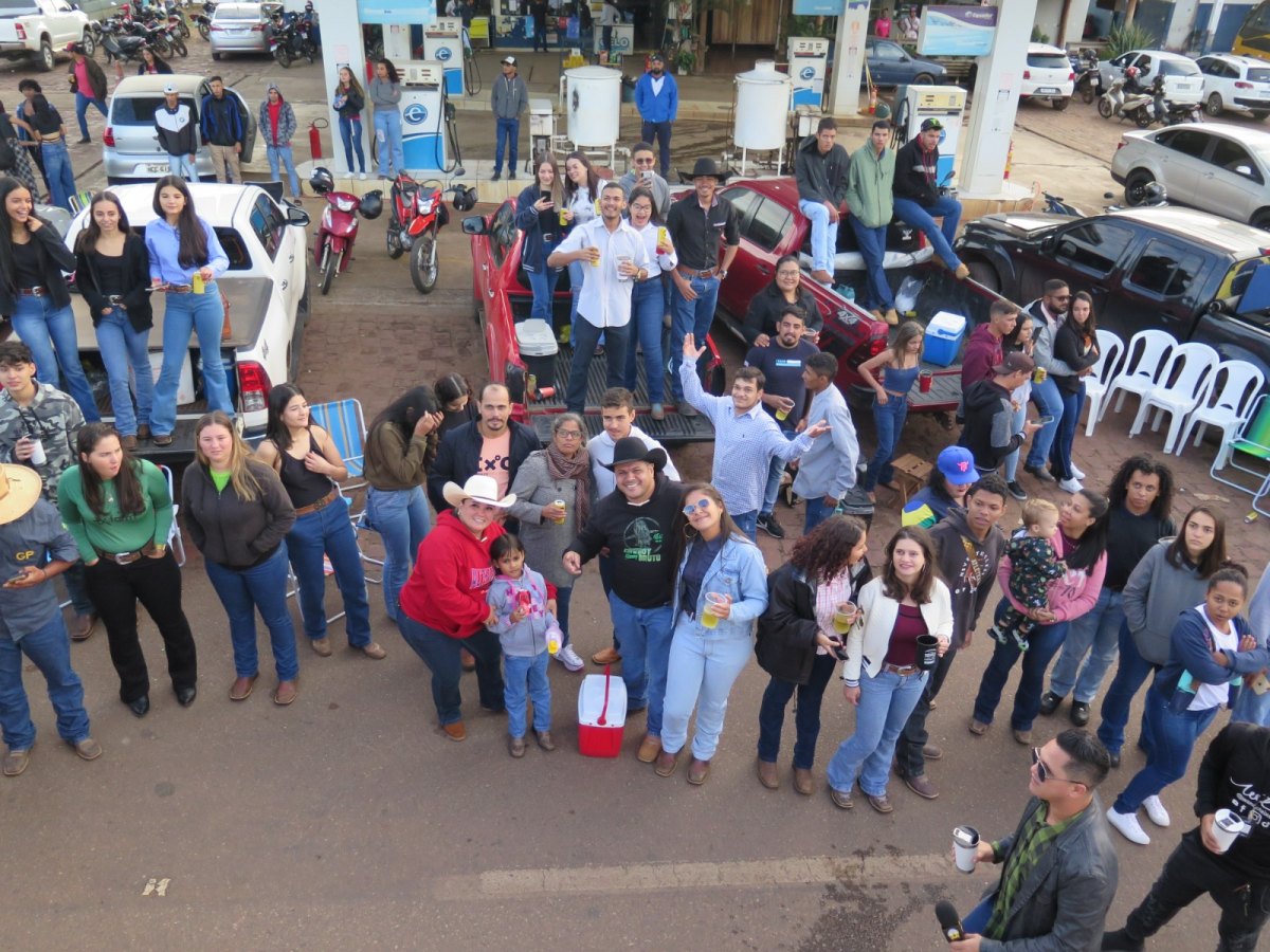 35° EDIÇÃO: Cavalgada de abertura da Expocol parou Colorado do Oeste