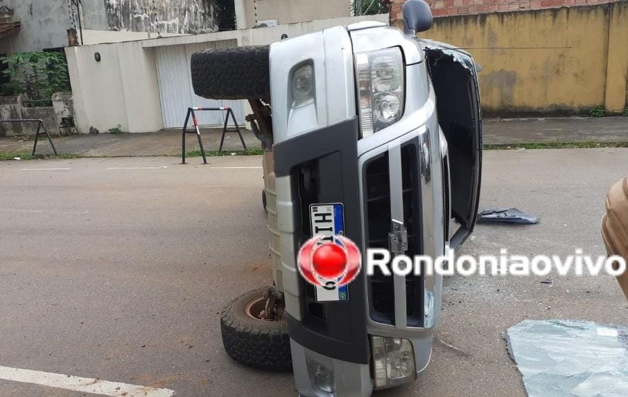 URGENTE: Caminhonete capota e mulher fica ferida na Pinheiro Machado