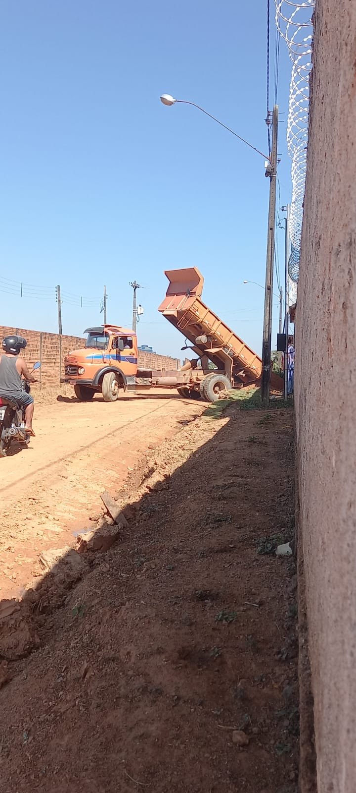 EDWILSON NEGREIROS: Prefeitura abre frentes de serviço de infraestrutura no Bairro Nova Esperança