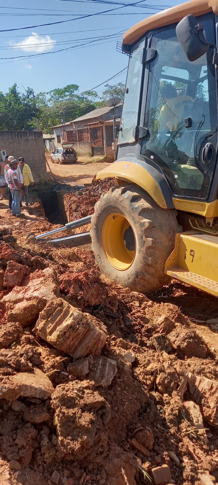 EDWILSON NEGREIROS: Prefeitura abre frentes de serviço de infraestrutura no Bairro Nova Esperança