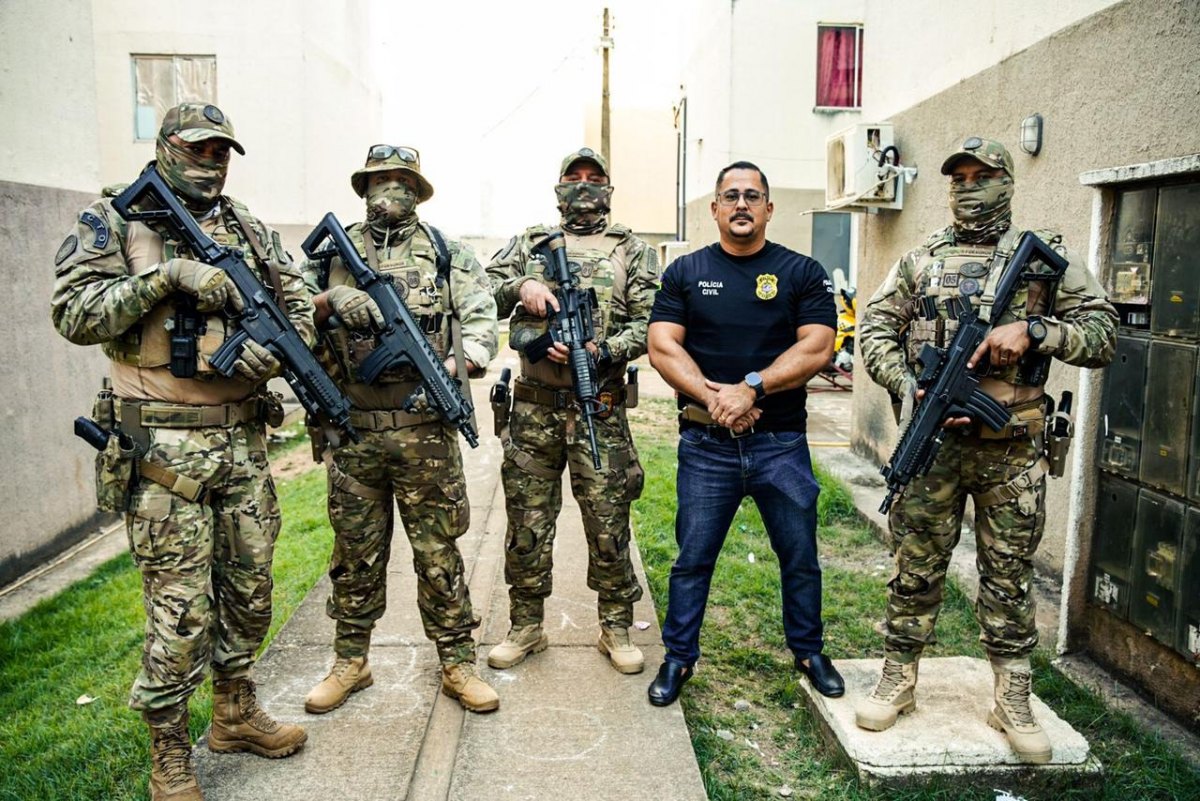 NO ORGULHO: Secretário de Segurança veste a farda e participa de operação da Draco