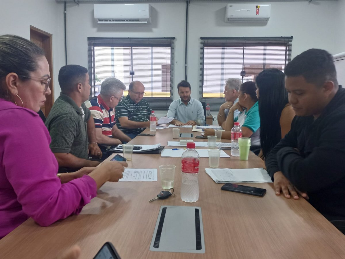 VEREADOR: Em reunião com secretário, Negreiros intermedeia melhorias e asfalto na Capital