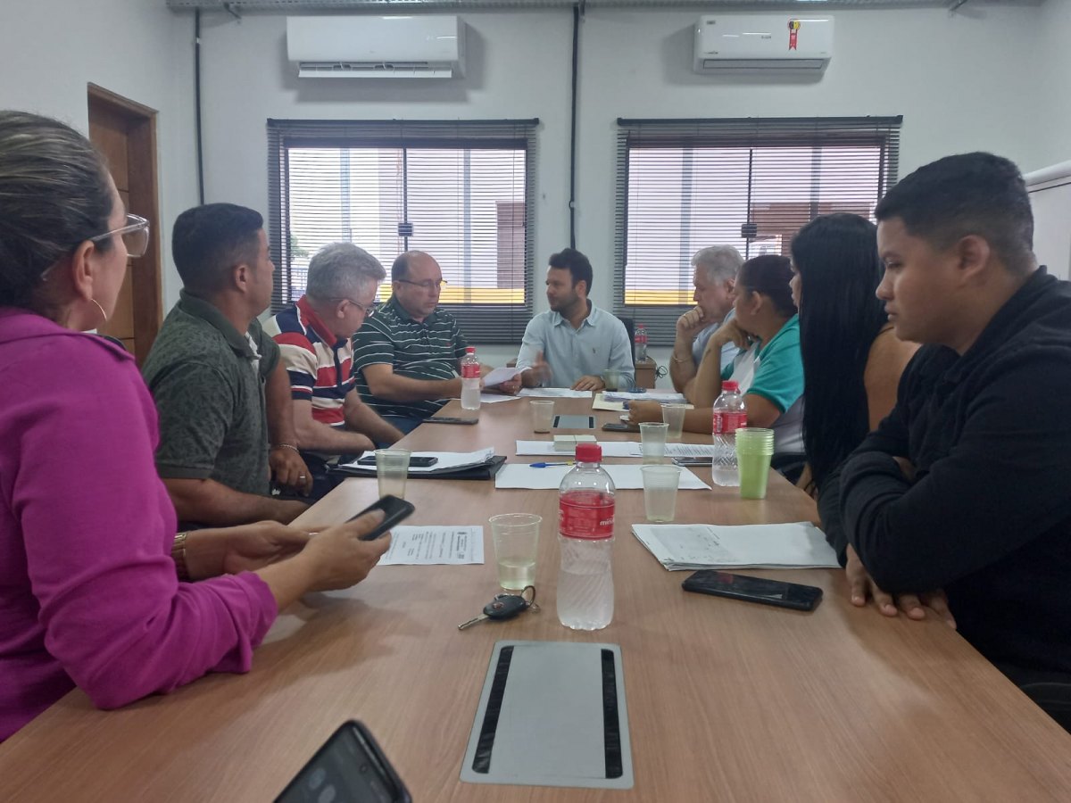 VEREADOR: Em reunião com secretário, Negreiros intermedeia melhorias e asfalto na Capital