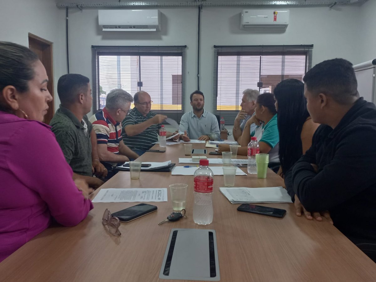 VEREADOR: Em reunião com secretário, Negreiros intermedeia melhorias e asfalto na Capital