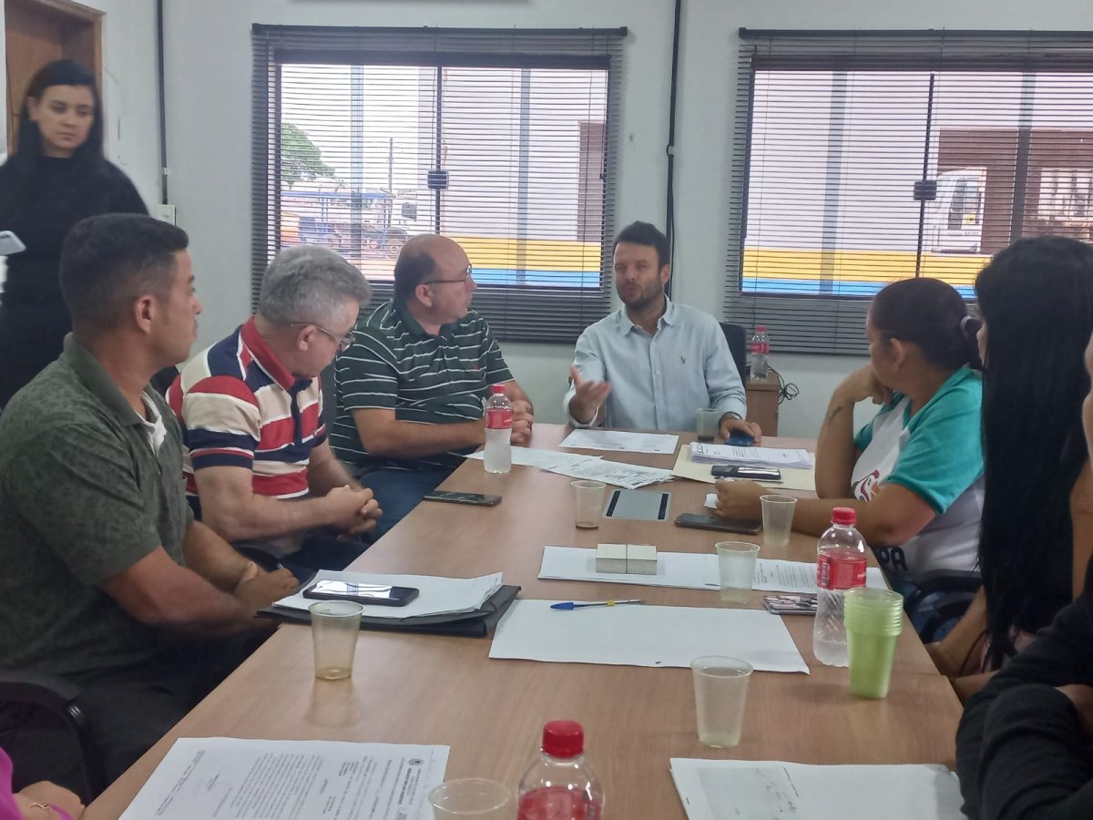 VEREADOR: Em reunião com secretário, Negreiros intermedeia melhorias e asfalto na Capital