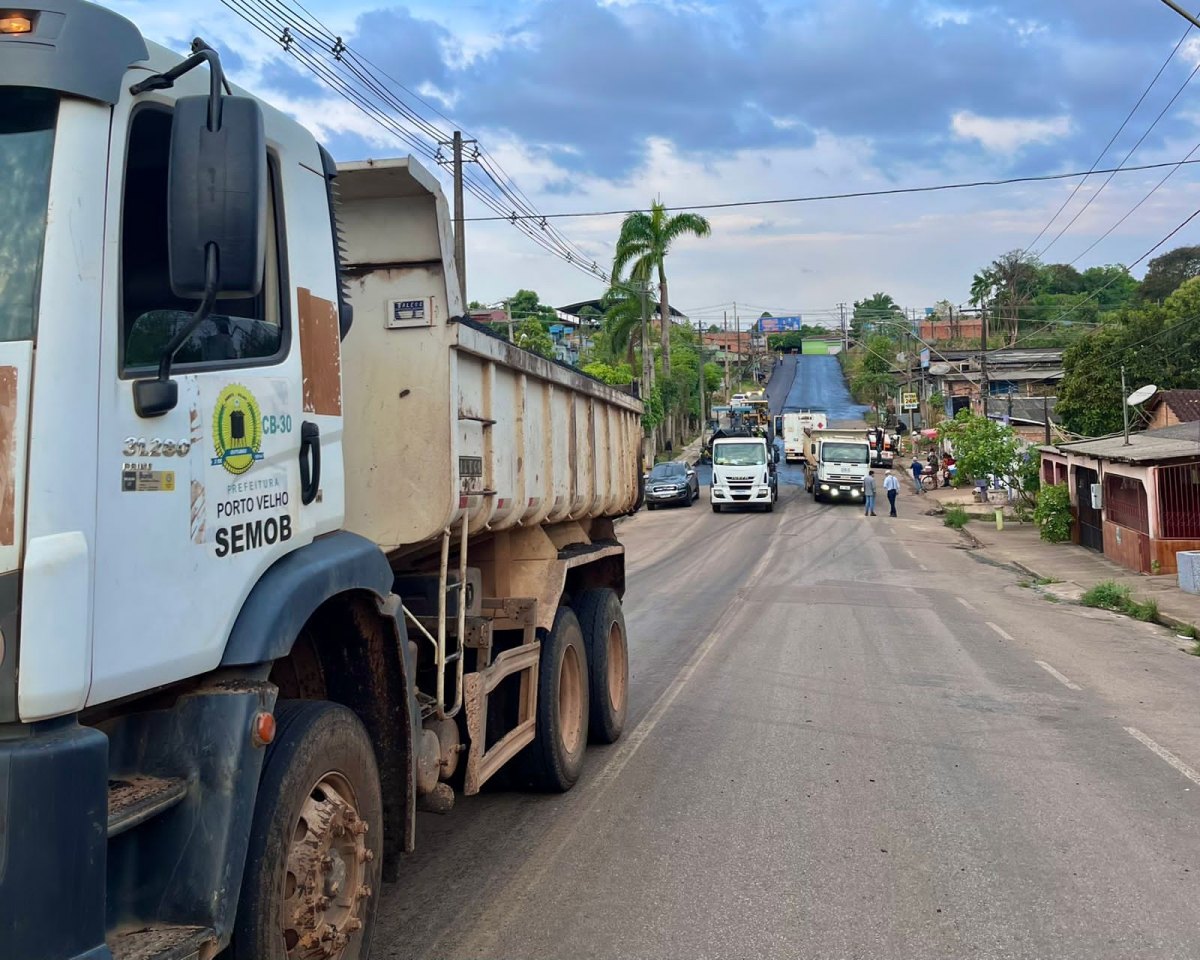 ALEKS PALITOT: Após pedido de vereador, prefeitura realiza recapeamento asfáltico em avenida