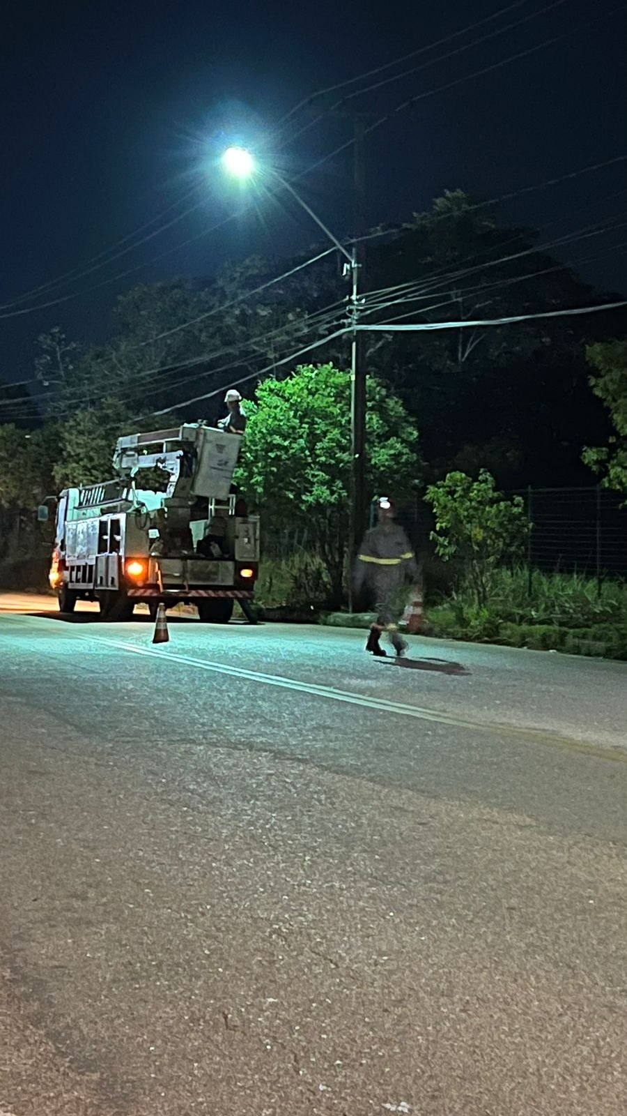 CONQUISTA: Joel da Enfermagem celebra recebe iluminação de LED no Bairro Novo