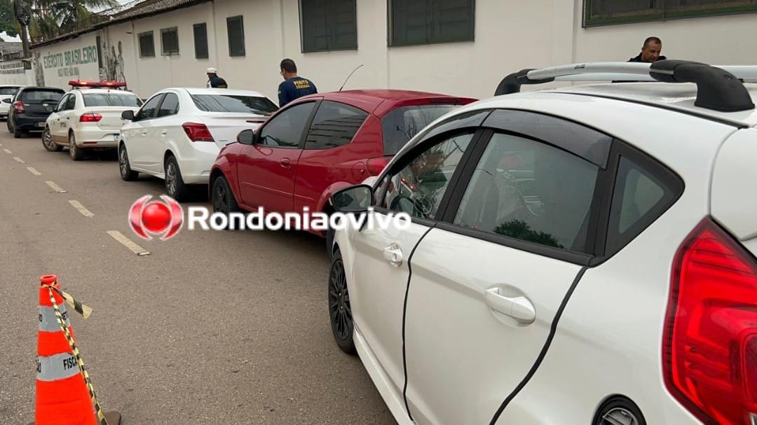 NA PINHEIRO: Quatro veículos se envolvem em forte batida e duas pessoas ficam lesionadas