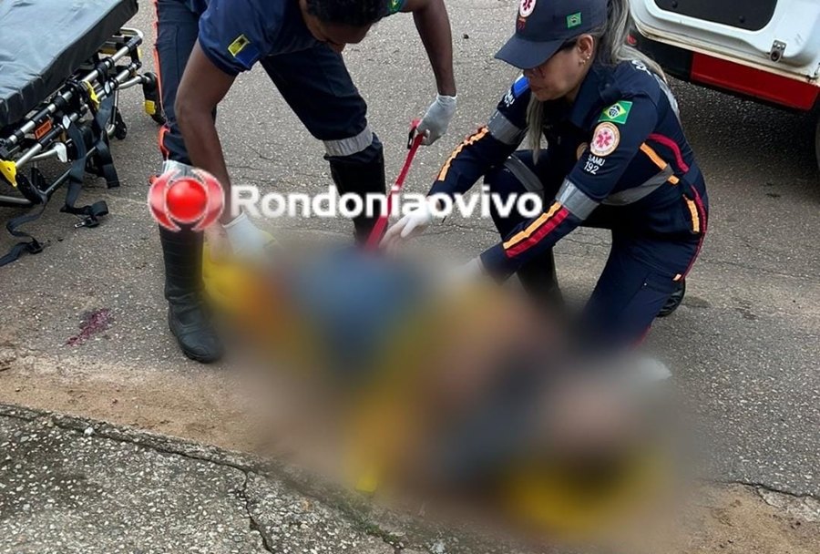 INCONSCIENTE: Motociclista sofre traumatismo craniano ao bater de frente com carro parado