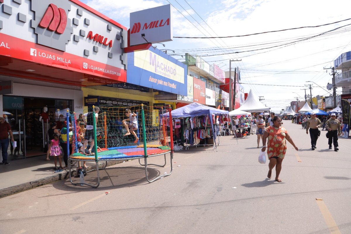 CLIMA NATALINO: Domingão da CDL ocorre neste dia 10/12 na Zona Leste