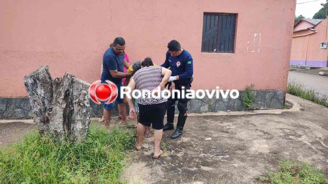 BIKE SEM FREIO: Idoso passa direto em curva e bate contra muro de condomínio